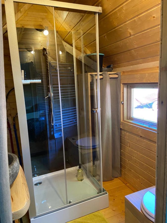 Cabane, Kota Desire *