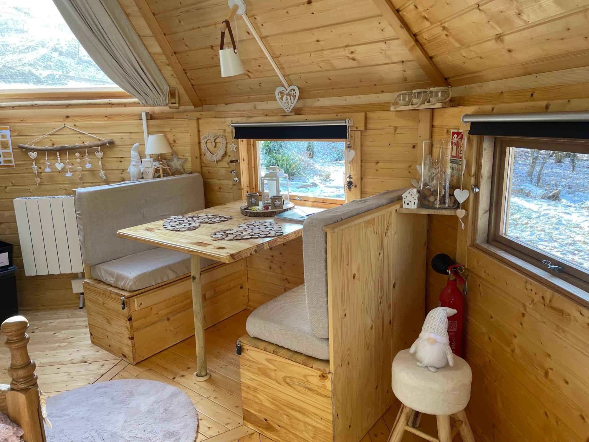 Chalet Cabane, Kota Desire