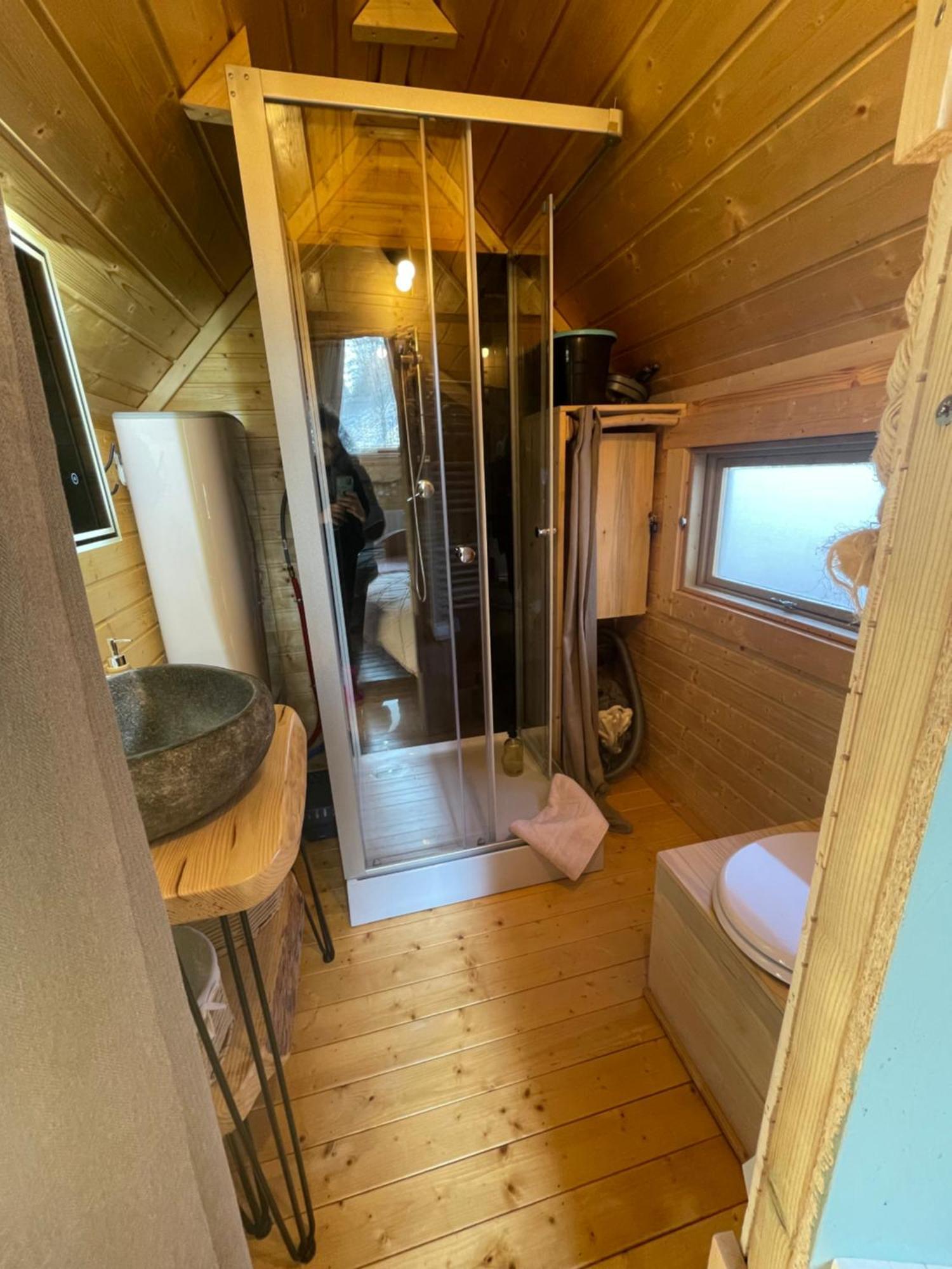 Cabane, Kota Desire *
