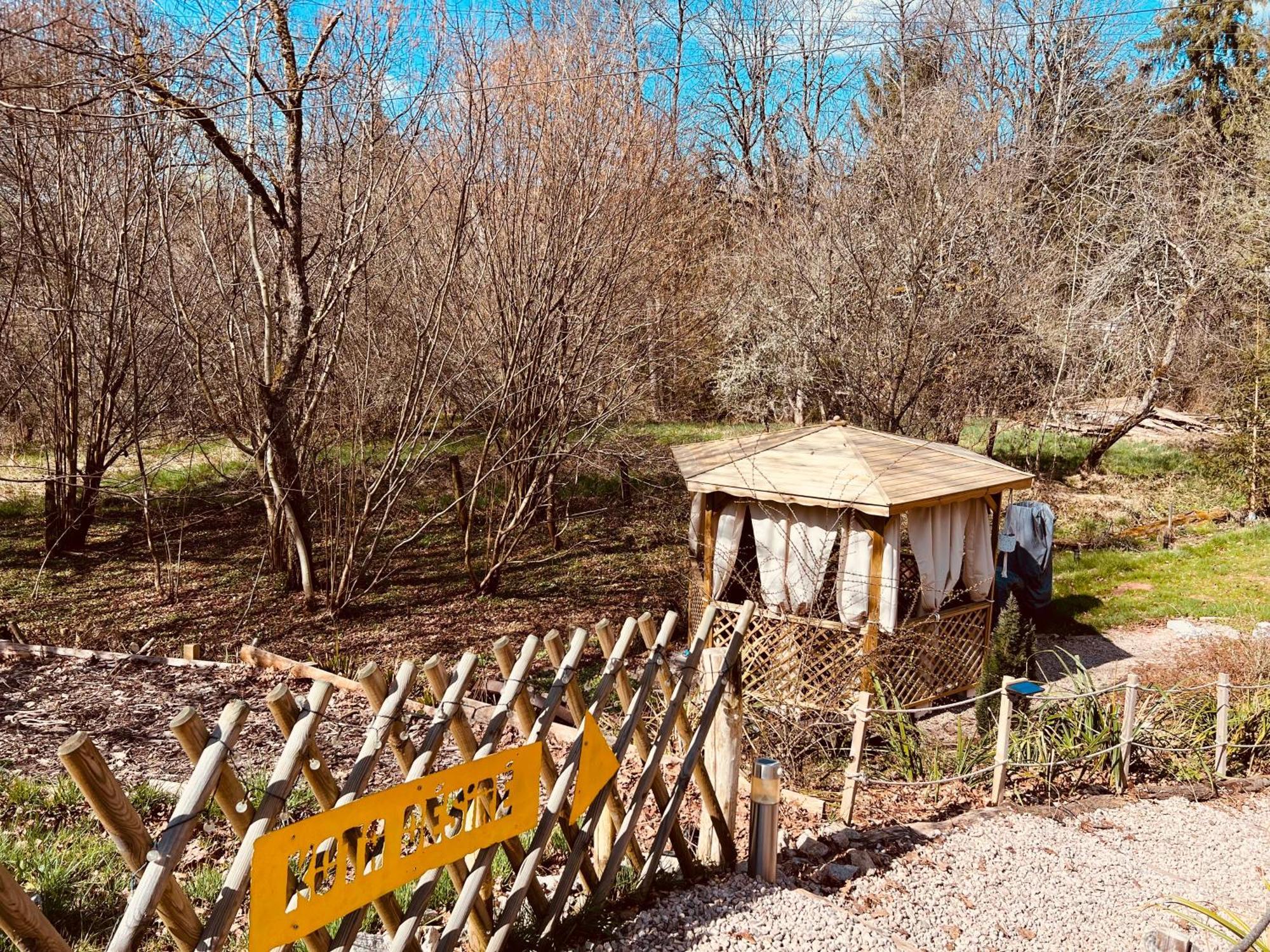 Chalet Cabane, Kota Desire